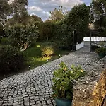 Casa No Limoeiro, Stylish Countryside Retreat Near לואה