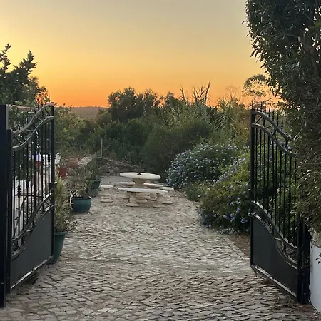 Casa No Limoeiro, Stylish Countryside Retreat Near