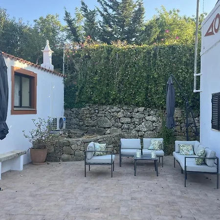 Casa No Limoeiro, Stylish Countryside Retreat Near Dom wakacyjny *