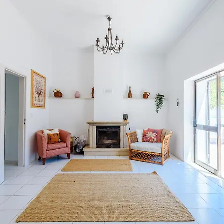 Casa No Limoeiro, Stylish Countryside Retreat Near Tatil Evi