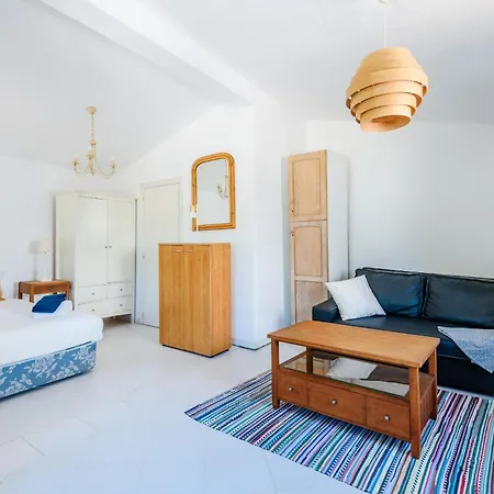 Casa No Limoeiro, Stylish Countryside Retreat Near Casa de Férias *