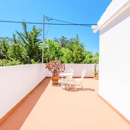 Casa No Limoeiro, Stylish Countryside Retreat Near Casa de Férias