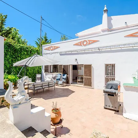 Casa No Limoeiro, Stylish Countryside Retreat Near Casa de Férias *