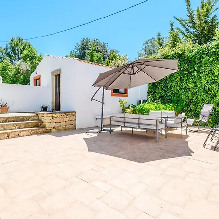 Casa No Limoeiro, Stylish Countryside Retreat Near Tatil Evi *